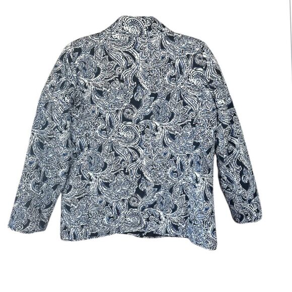 Jones New York Women's Blue Paisley Quilted Button Jacket. Front pockets.  Large - Picture 3 of 9